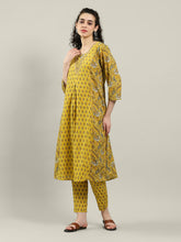 Printed Cotton Blend Kurta & Pants